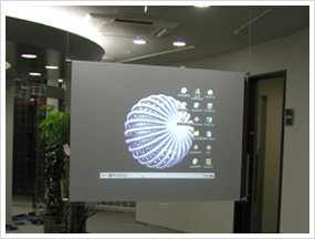 スクリーン裏側